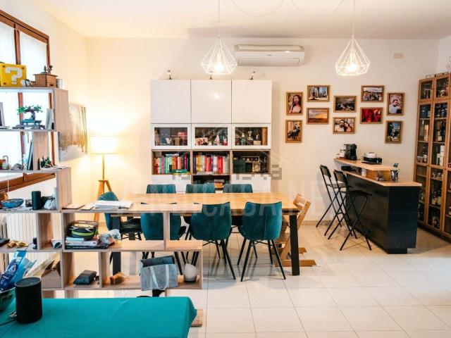Villetta bifamiliare in vendita di 175 m² in Via Primo Zecchi, 11