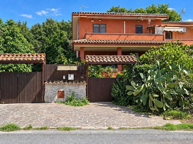Villetta bifamiliare in vendita di 175 m² in Via Ruggero Leoncavallo