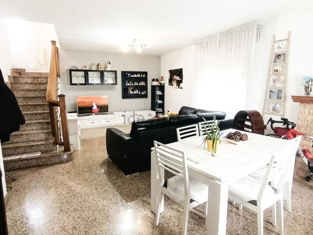 Villetta bifamiliare in vendita di 175 m² in Via Santa Eurosia, 20