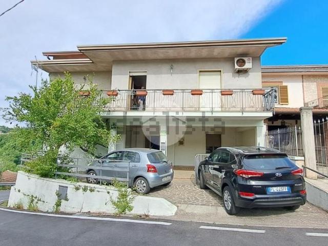 Villetta bifamiliare in vendita di 175 m² in Via Santa Lucia, 24