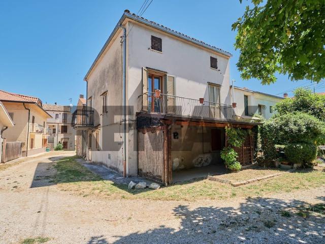 Villetta bifamiliare in vendita di 175 m² in Via San Antonio, 46