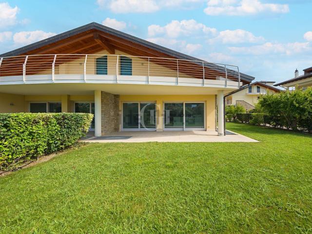 Villetta bifamiliare in vendita di 175 m² in Via San Vito, 4