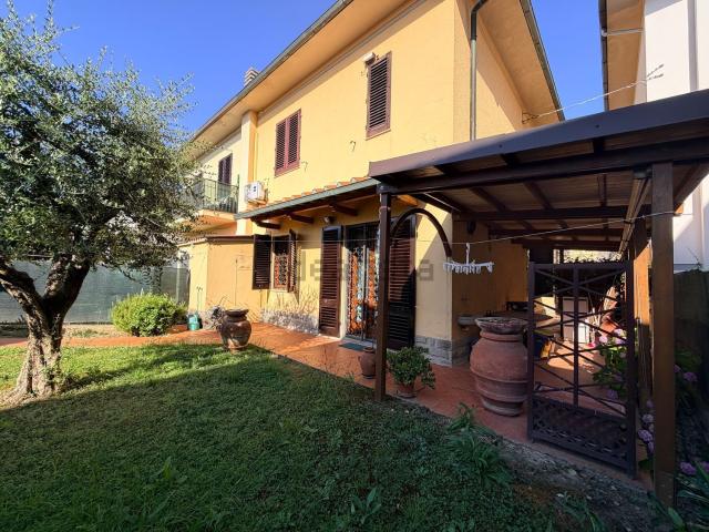 Villetta bifamiliare in vendita di 175 m² in Via Sandro Botticelli