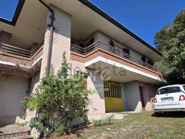 Villetta bifamiliare in vendita di 175 m² in Via Sottoriviera