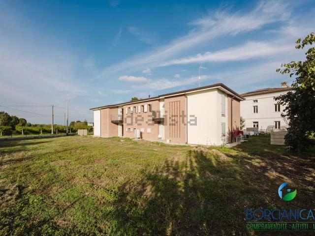 Villetta bifamiliare in vendita di 176 m² in Via Chiesa Saliceto, 36