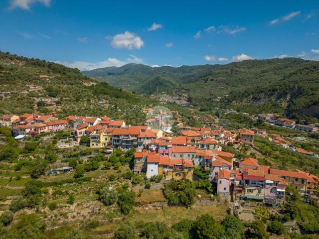 Villetta bifamiliare in vendita di 176 m² in Via Ernesto Ascheri, 19
