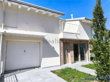 Villetta bifamiliare in vendita di 176 m² in Via Fratelli Bonotto, 22