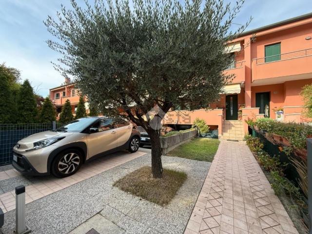 Villetta bifamiliare in vendita di 176 m² in Via Friuli, 3
