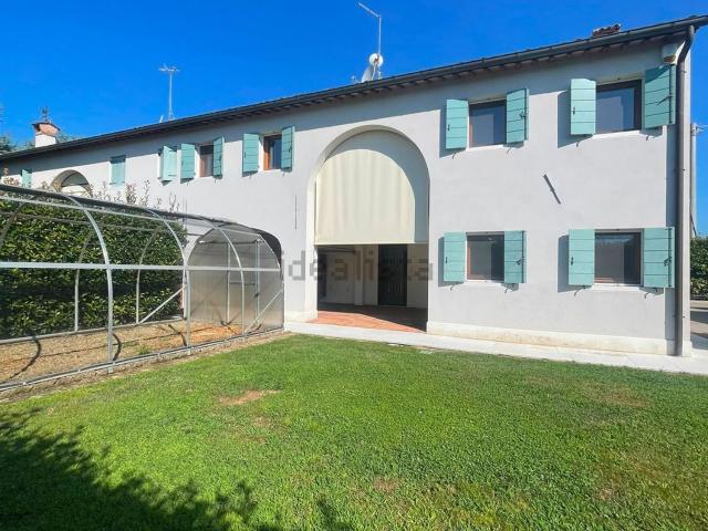 Villetta bifamiliare in vendita di 176 m² in Via Guglielmo Marconi