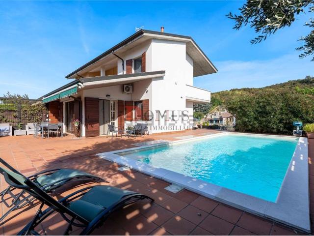 Villetta bifamiliare in vendita di 176 m² in Via Pietro Mascagni, 26