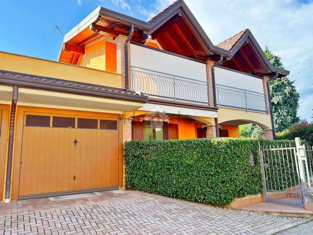 Villetta bifamiliare in vendita di 176 m² in Via Ponte della Tela, 2