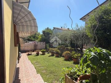 Villetta bifamiliare in vendita di 178 m² in Via Calcina, 24