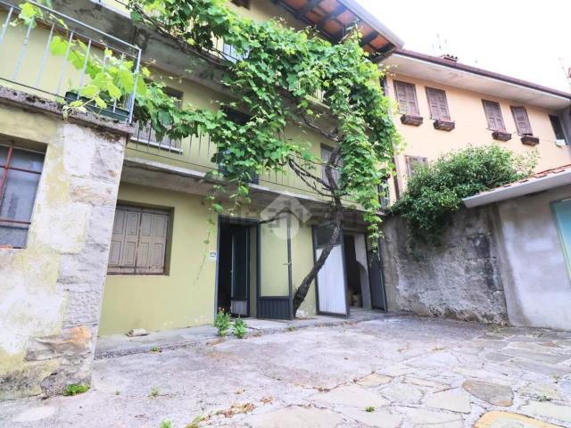 Villetta bifamiliare in vendita di 178 m² in Via Lipa, 45