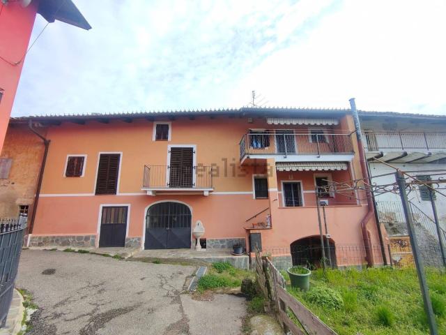 Villetta bifamiliare in vendita di 179 m² in Strada Provinciale 32b, 21