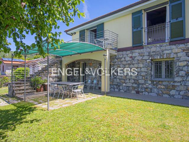 Villetta bifamiliare in vendita di 179 m² in Via Veleura, 10