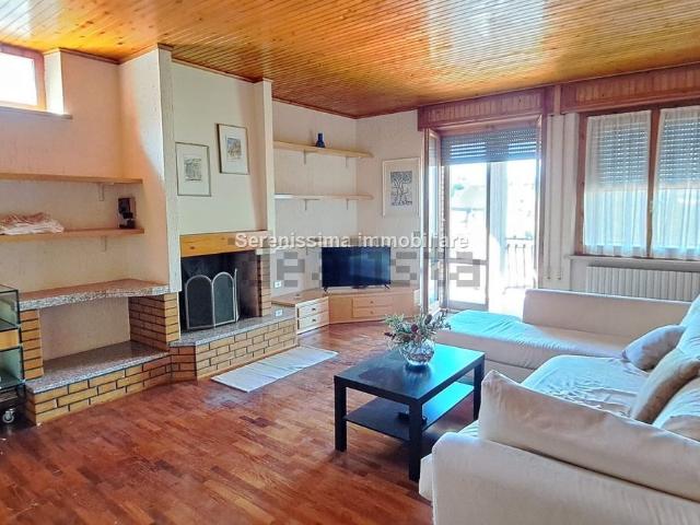 Villetta bifamiliare in vendita di 179 m² in Via Boccalaro