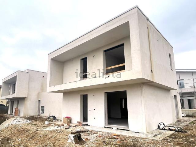 Villetta bifamiliare in vendita di 179 m² in Via Paganini