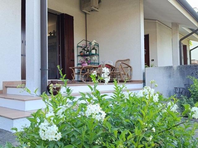 Villetta bifamiliare in vendita di 179 m² in Via Rossignago