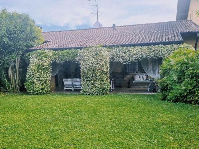 Villetta bifamiliare in vendita di 179 m²