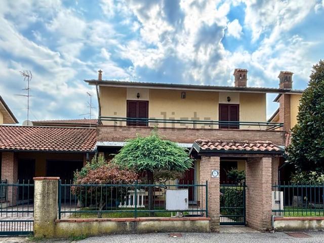 Villetta bifamiliare in vendita di 183 m² in Via Turati