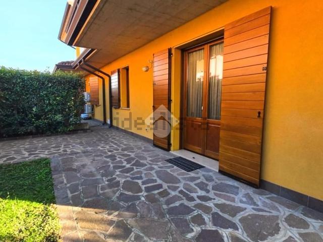 Villetta bifamiliare in vendita di 183 m² in Via Caduti del Lavoro, 11