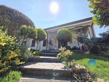 Villetta bifamiliare in vendita di 183 m² in Via Decorati al Valor Civile, 21