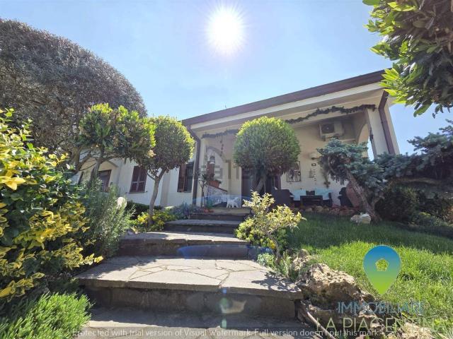 Villetta bifamiliare in vendita di 183 m² in Via Decorati al Valor Civile, 21