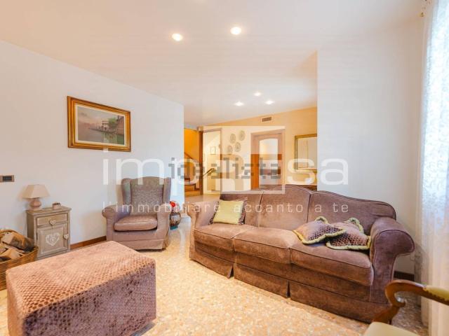 Villetta bifamiliare in vendita di 183 m² in Via Distrettuale, 10