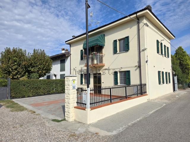 Villetta bifamiliare in vendita di 183 m² in Via Rugginenta, 93