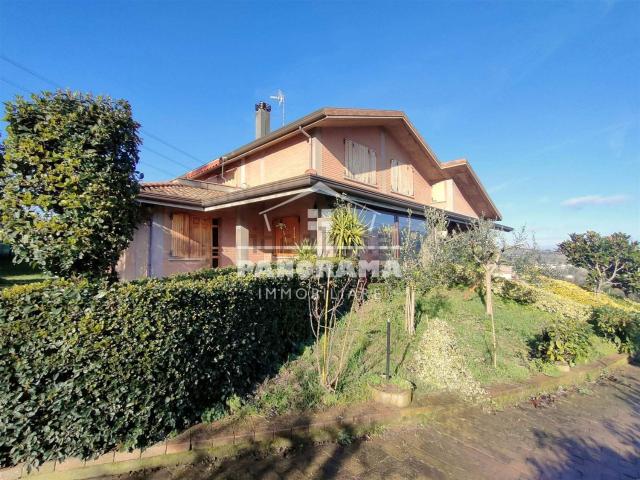 Villetta bifamiliare in vendita di 183 m²