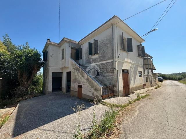 Villetta bifamiliare in vendita di 180 m² in Contrada Artemisio, 32