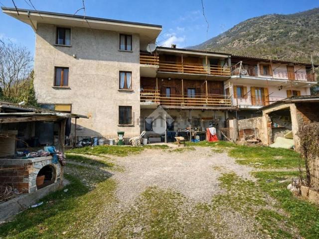 Villetta bifamiliare in vendita di 180 m² in Frazione Molere, 2