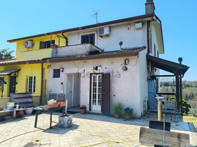Villetta bifamiliare in vendita di 180 m² in Località Castagnano, 26