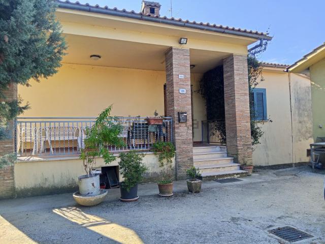 Villetta bifamiliare in vendita di 180 m² in Località Collepizzuto