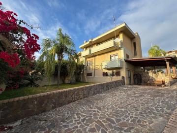 Villetta bifamiliare in vendita di 180 m² in Località Signorelli
