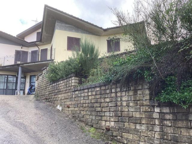 Villetta bifamiliare in vendita di 180 m² in Strada Grotte Ciapperi