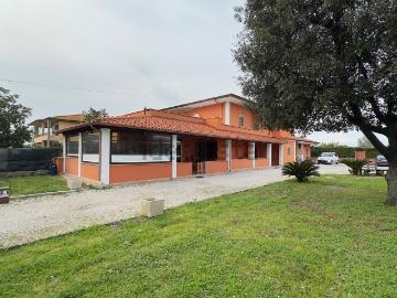 Villetta bifamiliare in vendita di 180 m² in Strada Piano Rosso, 41