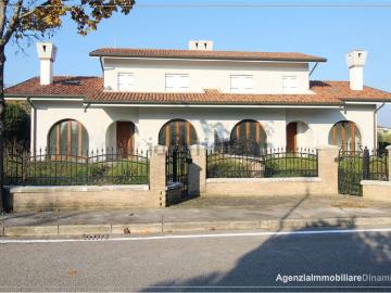 Villetta bifamiliare in vendita di 180 m² in Strada Provinciale 66