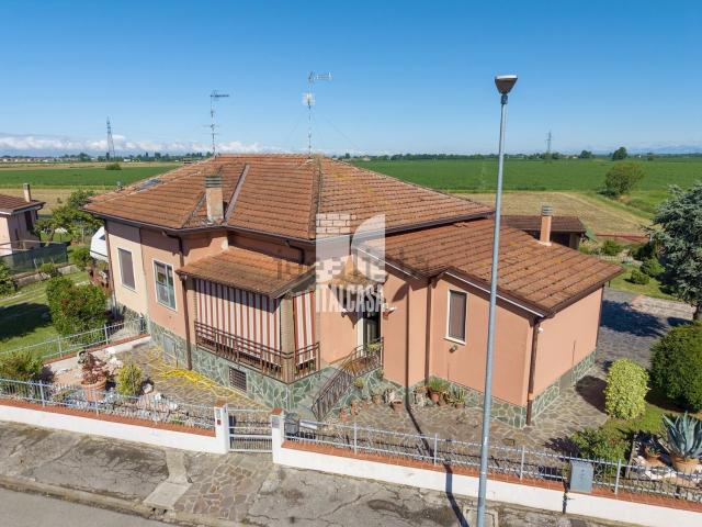 Villetta bifamiliare in vendita di 180 m² in Strada Spinosa