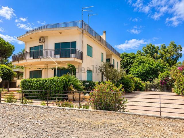 Villetta bifamiliare in vendita di 180 m² in Strada Statale 113 Settentrionale Sicula, 162