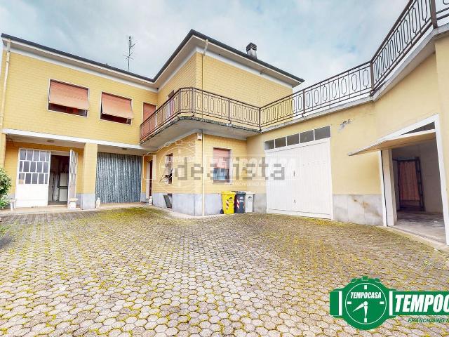 Villetta bifamiliare in vendita di 180 m² in Via 4 Novembre