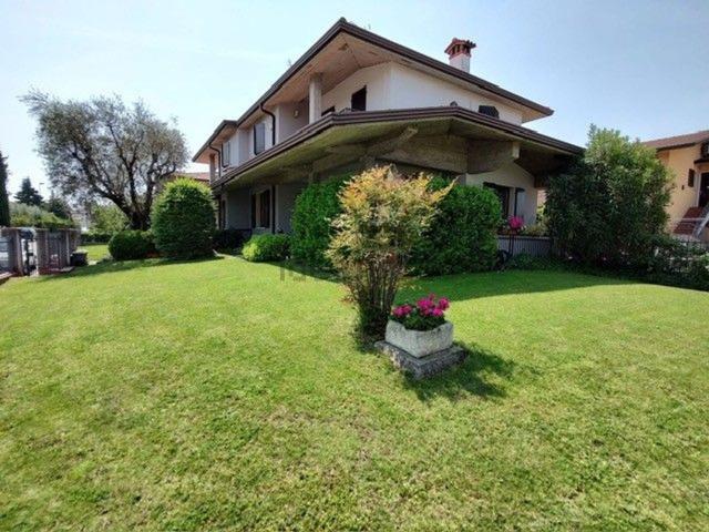 Villetta bifamiliare in vendita di 180 m² in Via 1866