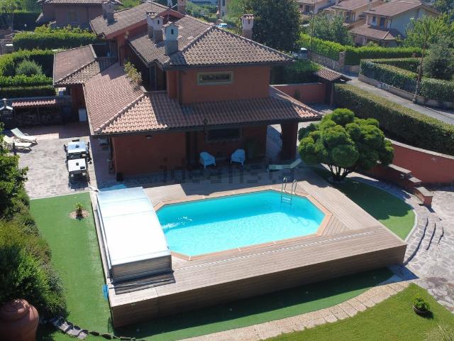 Villetta bifamiliare in vendita di 180 m² in Via 24 Maggio