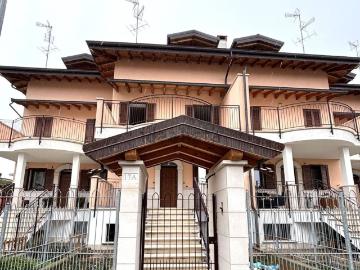 Villetta bifamiliare in vendita di 180 m² in Via Tonale, 21