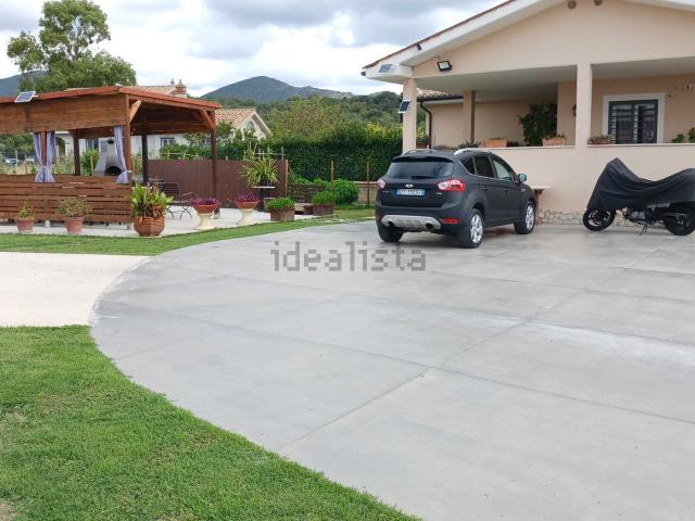 Villetta bifamiliare in vendita di 180 m² in Via Tre Cancelli