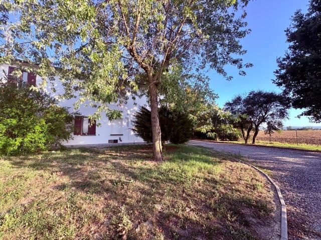 Villetta bifamiliare in vendita di 180 m² in Via Vellaneda