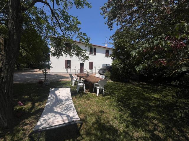 Villetta bifamiliare in vendita di 180 m² in Via Vellaneda
