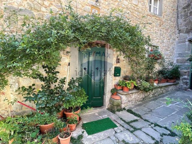 Villetta bifamiliare in vendita di 180 m² in Via Vittorio Emanuele