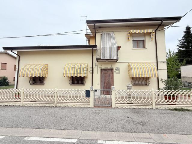 Villetta bifamiliare in vendita di 180 m² in Via XX Settembre, 10