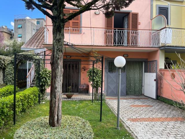 Villetta bifamiliare in vendita di 180 m² in Via XXIV Maggio